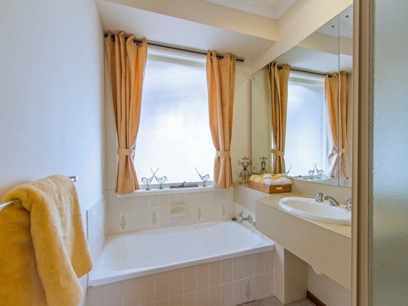 8 Elanora Court, Mornington VIC 3931