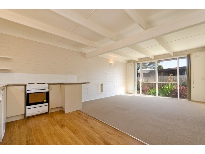 2/18 Separation Street, Mornington VIC 3931