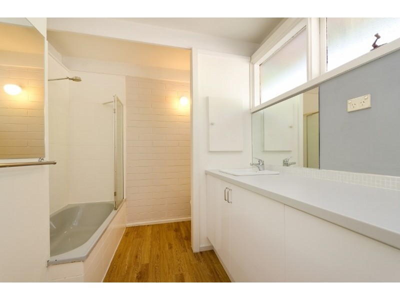 2/18 Separation Street, Mornington VIC 3931