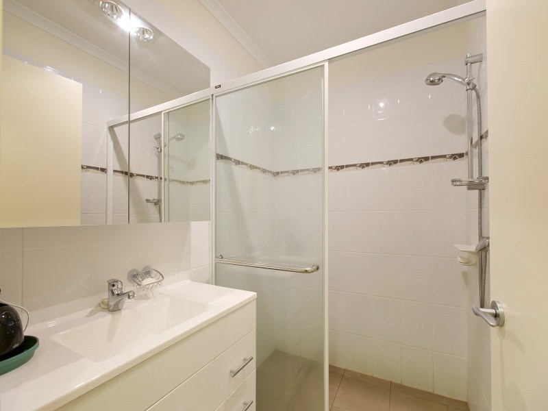 17a/77 Tanti Avenue, Mornington VIC 3931