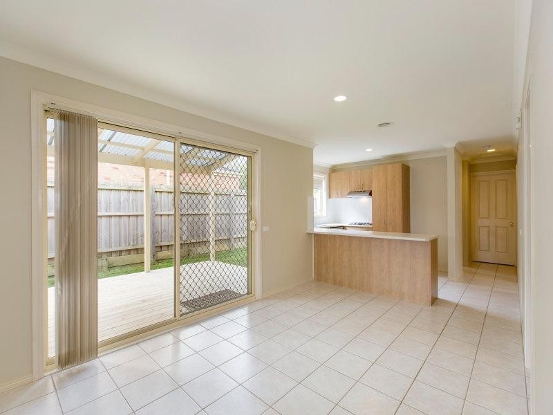 6 Meadow Crest Circuit, Mount Martha VIC 3934