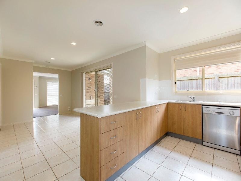 6 Meadow Crest Circuit, Mount Martha VIC 3934