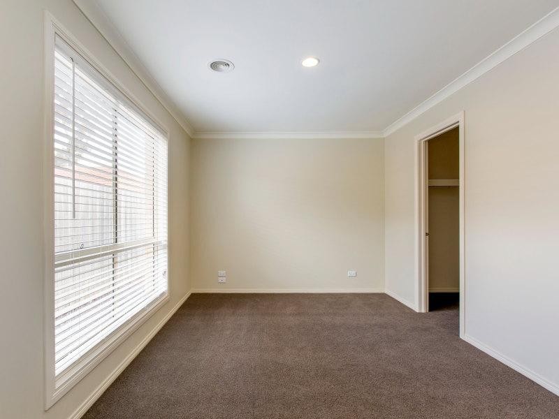 6 Meadow Crest Circuit, Mount Martha VIC 3934