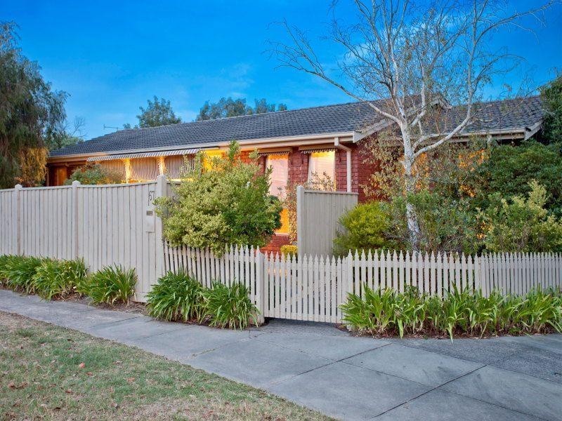 67 Willow Road, Frankston VIC 3199