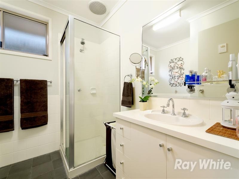 5 Clarendon Drive, Somerville VIC 3912