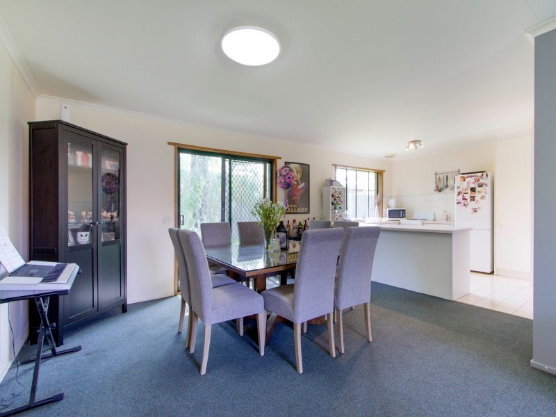 18 Moorhead Avenue, Mornington VIC 3931