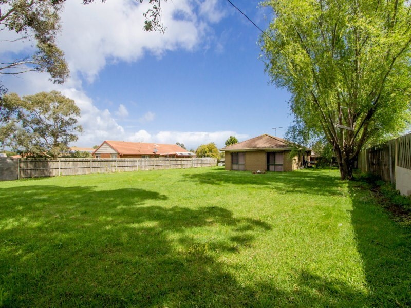 18 Moorhead Avenue, Mornington VIC 3931