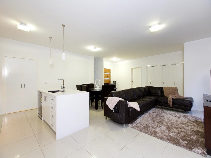 2/14 Napier Street, Mornington VIC 3931