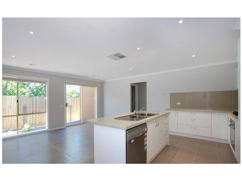 2/40 Alameda Avenue, Mornington VIC 3931