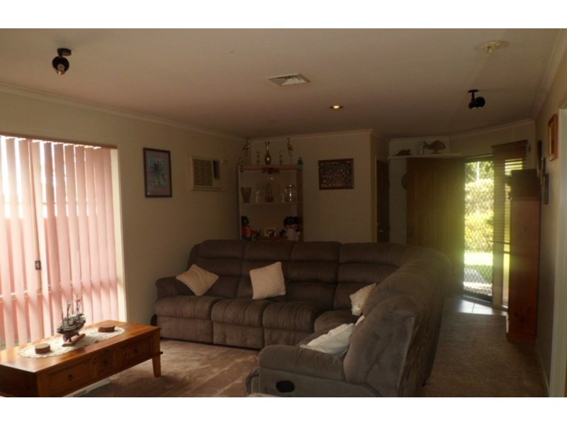 16 Moorhead Avenue, Mornington VIC 3931