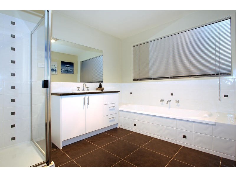 17 Garo Crescent, Mount Martha VIC 3934