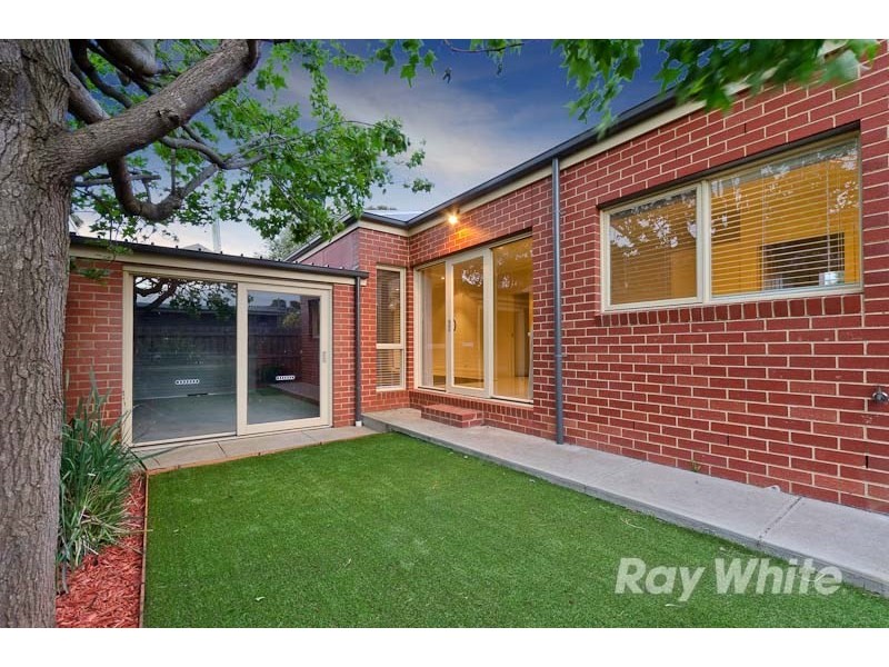 2 Tyalla Grove, Mornington VIC 3931