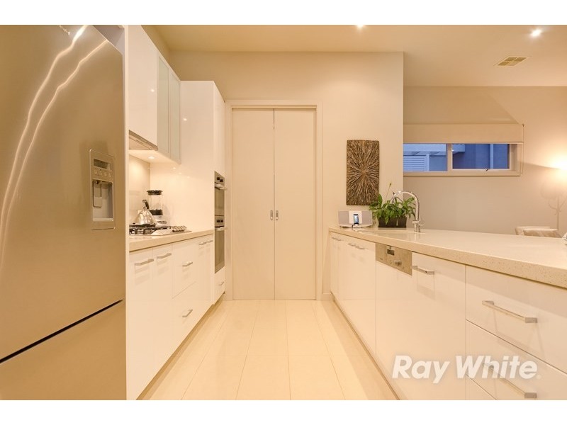 11 Mills Beach Close, Mornington VIC 3931