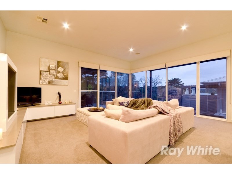 11 Mills Beach Close, Mornington VIC 3931