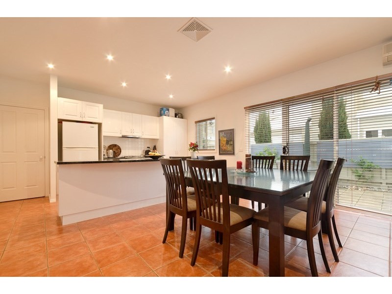 2/10-12 Surrey Street, Mornington VIC 3931