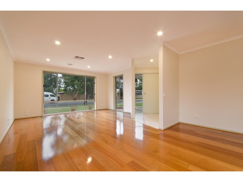 27 Parwan Crescent, Mornington VIC 3931