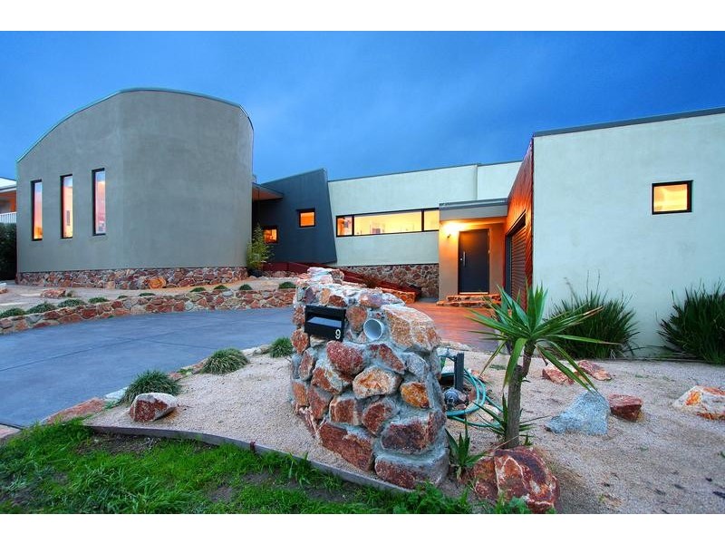 9 Cambridge Court, Mornington VIC 3931