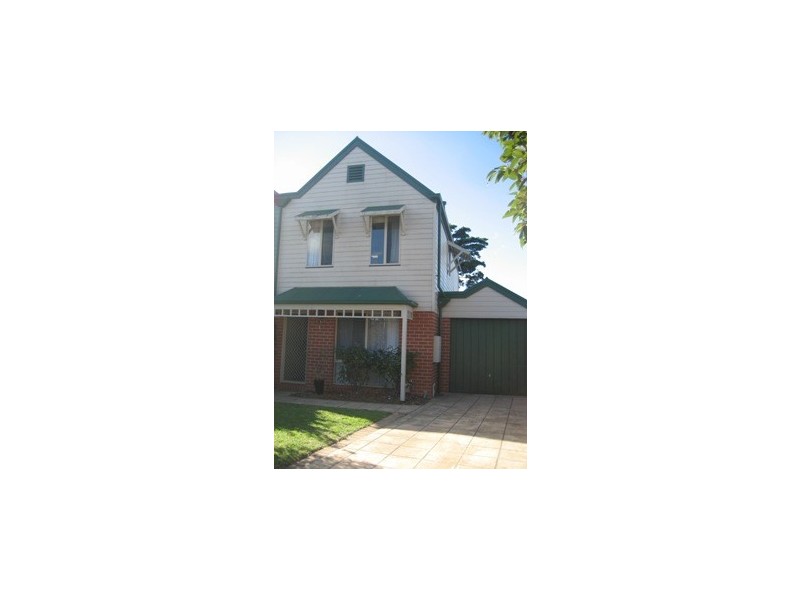 8 Mary Court, Mornington VIC 3931