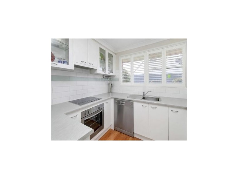 2/13 Alexander Avenue, Mornington VIC 3931