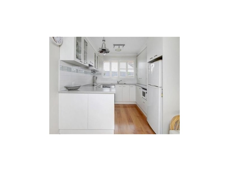 2/13 Alexander Avenue, Mornington VIC 3931