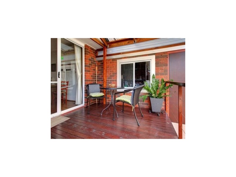 2/13 Alexander Avenue, Mornington VIC 3931