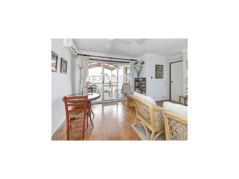 2/13 Alexander Avenue, Mornington VIC 3931