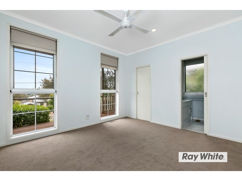 33 Carrathool Avenue, Rosebud VIC 3939