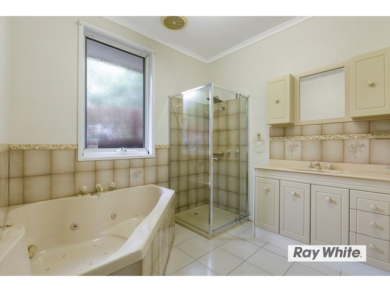 33 Carrathool Avenue, Rosebud VIC 3939