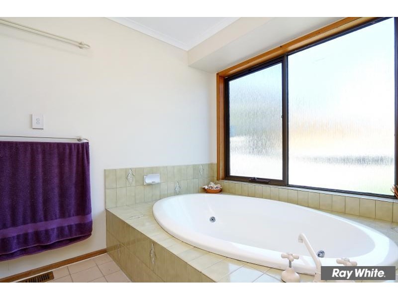 40 Cornwall Crescent, Mount Martha VIC 3934