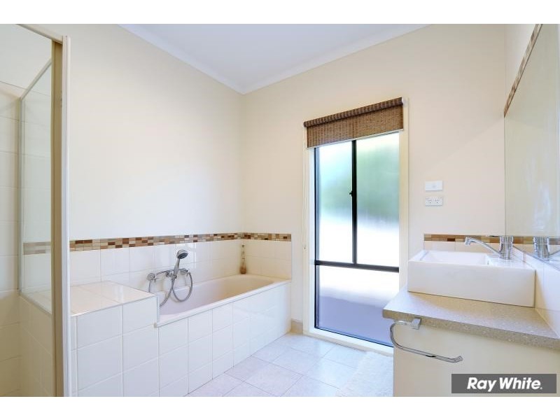 9 Esher Rise, Mount Martha VIC 3934