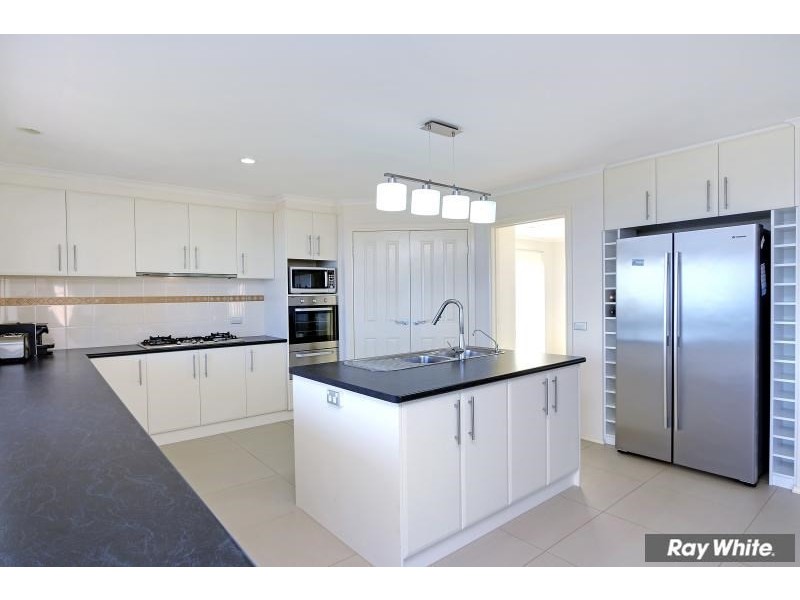 9 Esher Rise, Mount Martha VIC 3934