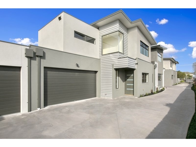 2/51 Van Ness Avenue, Mornington VIC 3931