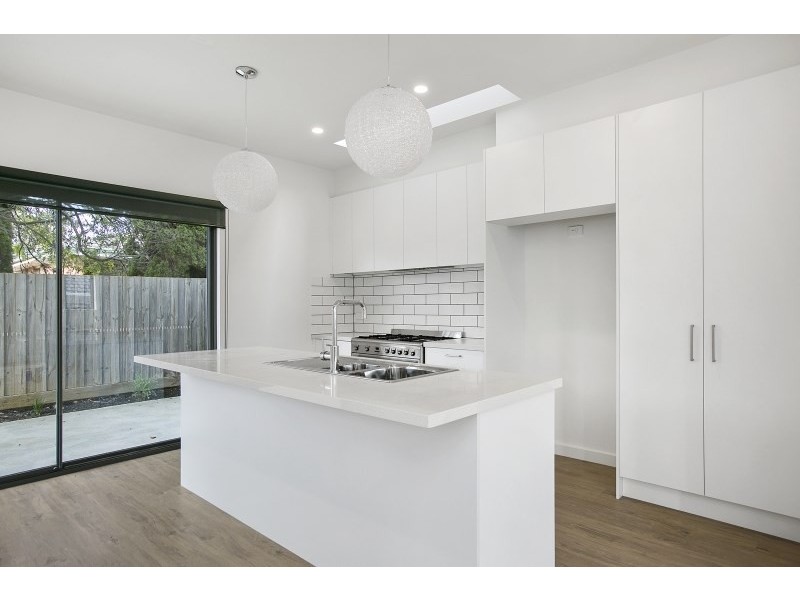 2/51 Van Ness Avenue, Mornington VIC 3931