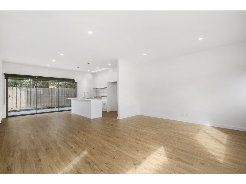 2/51 Van Ness Avenue, Mornington VIC 3931