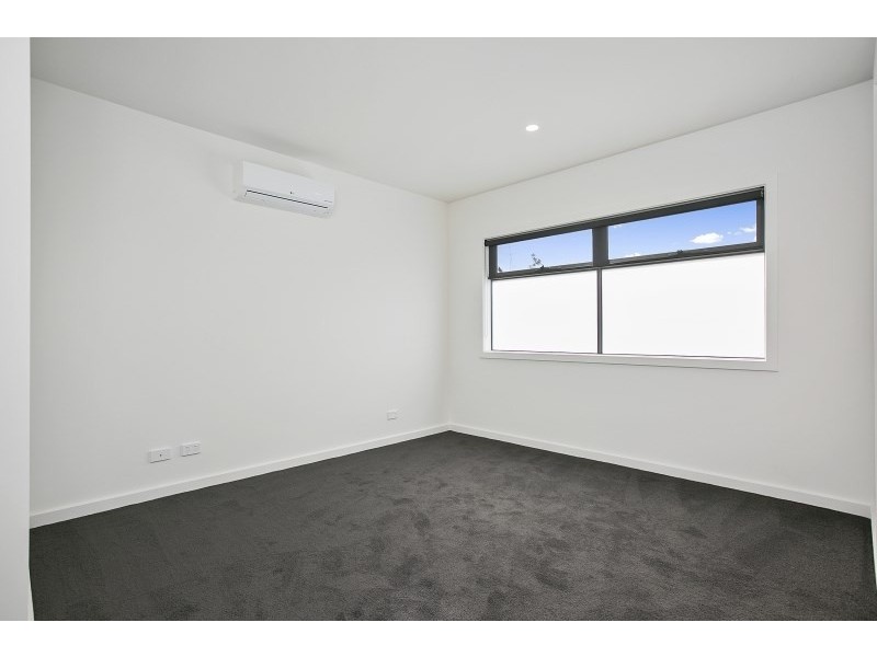 2/51 Van Ness Avenue, Mornington VIC 3931