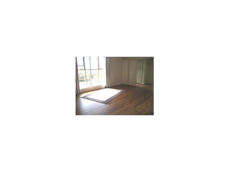 8 King Georges Avenue, Mornington VIC 3931