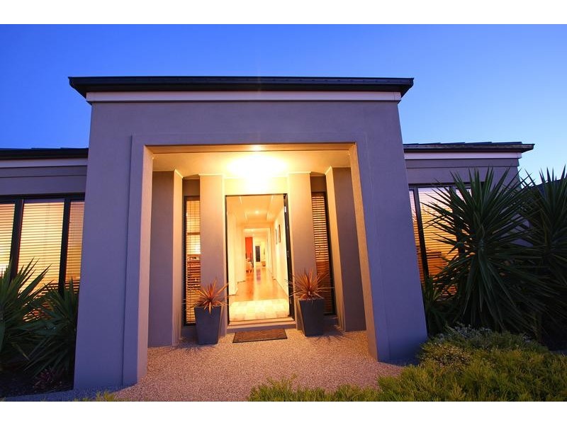 111 St Mitchells Circuit, Mornington VIC 3931