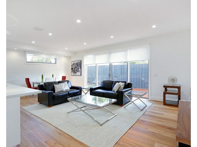 2/33 Strachans Road, Mornington VIC 3931