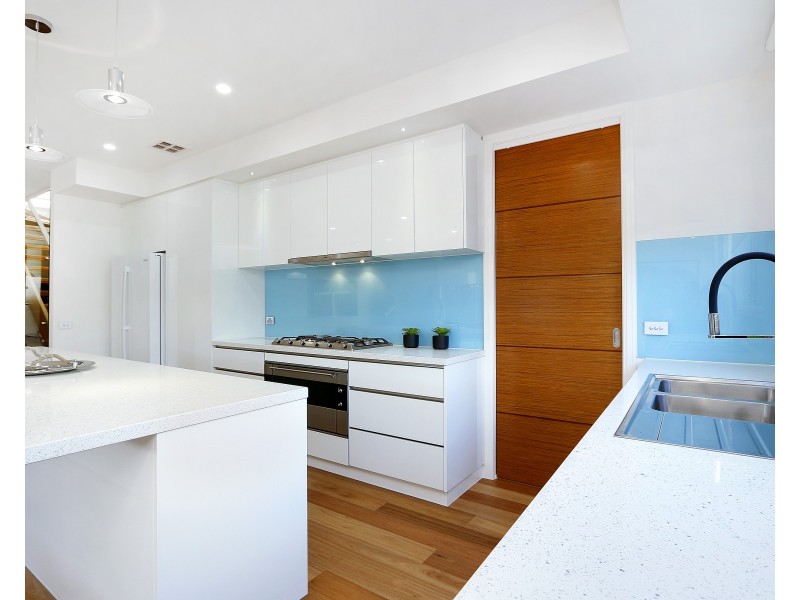 2/33 Strachans Road, Mornington VIC 3931