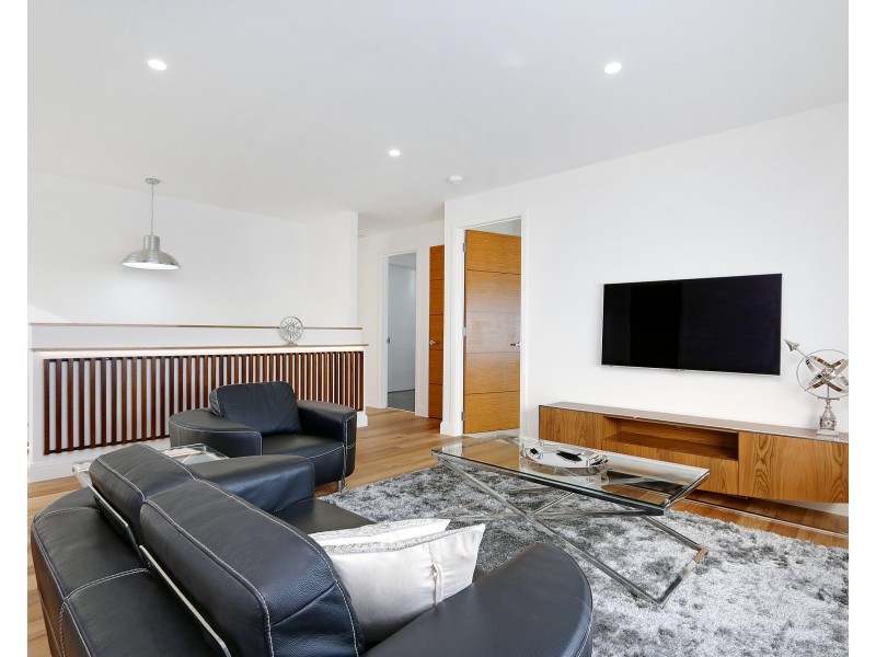 2/33 Strachans Road, Mornington VIC 3931