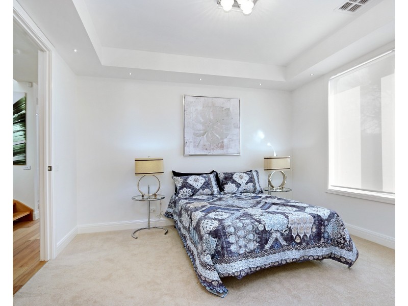 2/33 Strachans Road, Mornington VIC 3931