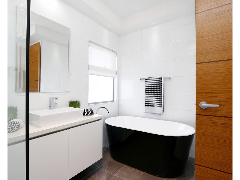 2/33 Strachans Road, Mornington VIC 3931