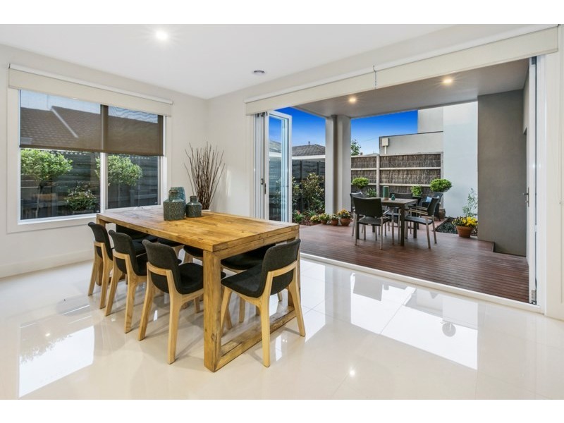 2/4 Beach Grove, Mornington VIC 3931