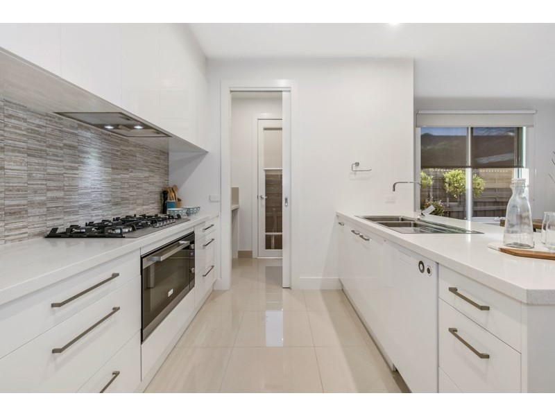 2/4 Beach Grove, Mornington VIC 3931