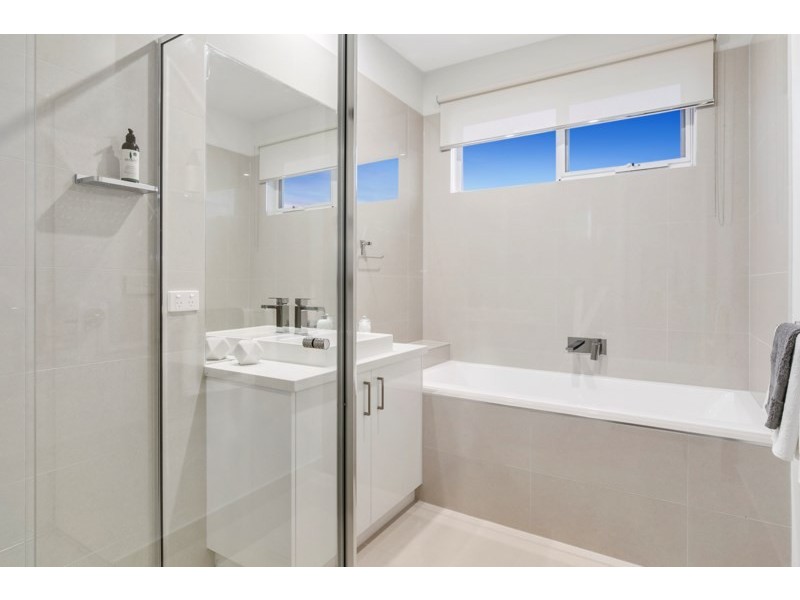 2/4 Beach Grove, Mornington VIC 3931