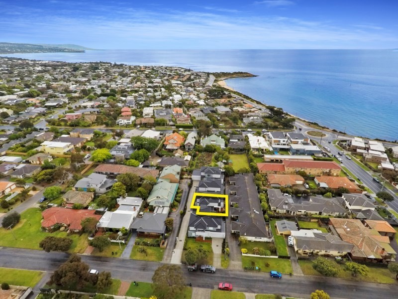 2/4 Beach Grove, Mornington VIC 3931