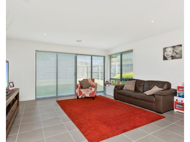 8 Moomba Street, Mornington VIC 3931