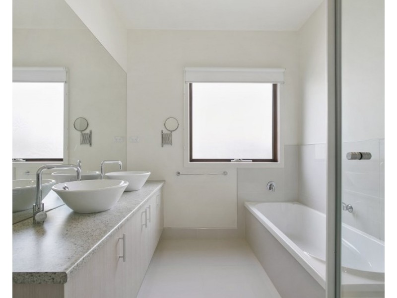 1/108 Tanti Avenue, Mornington VIC 3931