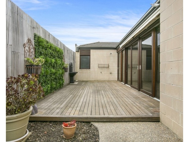 1/108 Tanti Avenue, Mornington VIC 3931