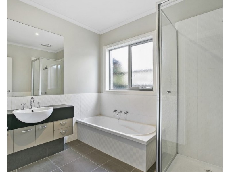 2/122 Tanti Avenue, Mornington VIC 3931